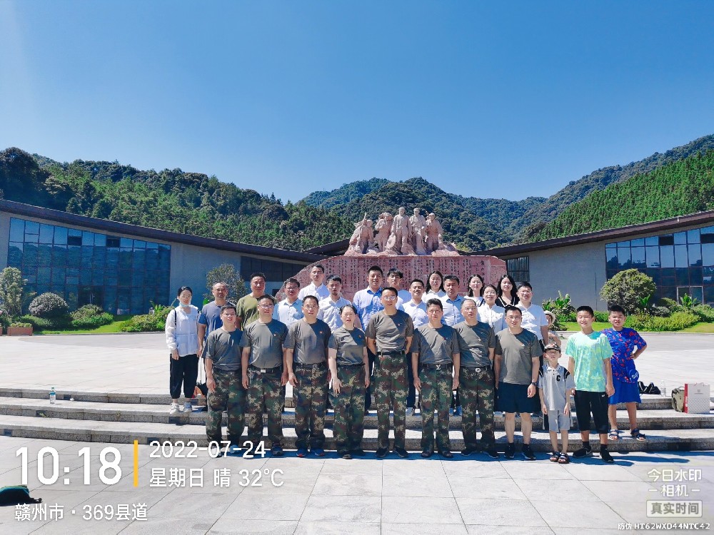 追寻“赣粤边三年游击战争”纪念地主题党日活动