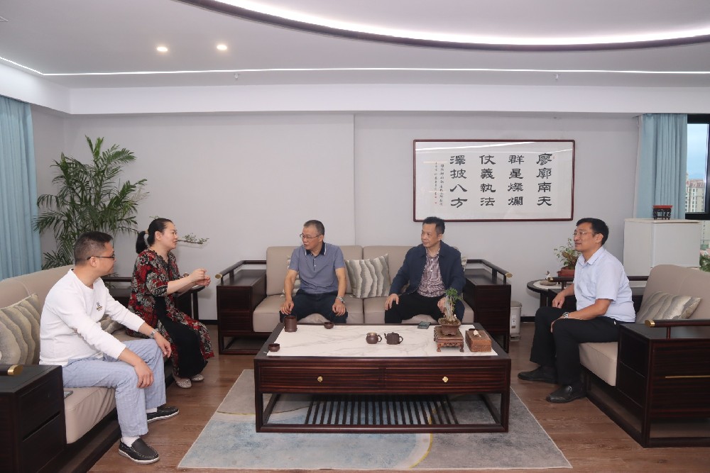 赣州市政协教科卫体委、社法民宗委到南芳律师事务所走访委员