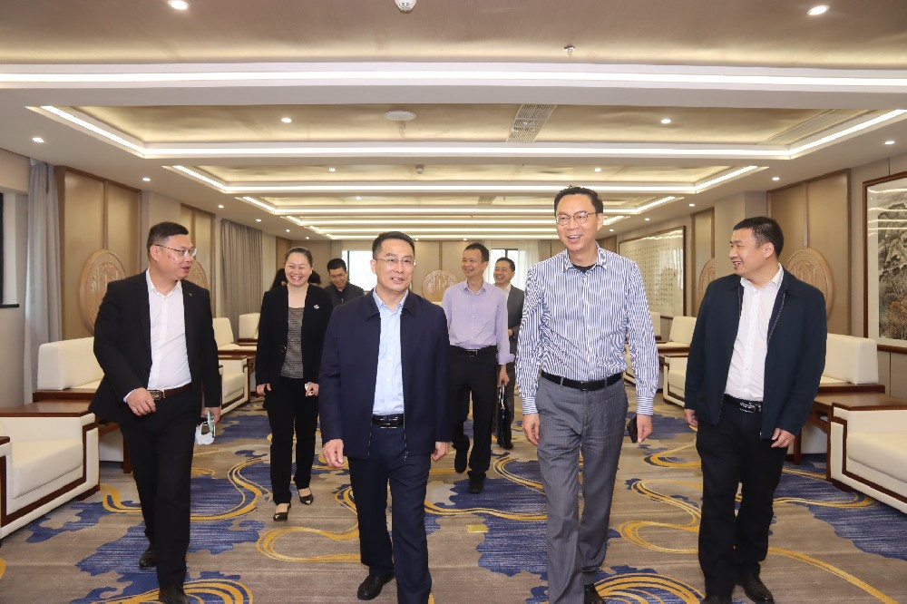赣州市委政法委纪检监察组组长容国文一行到南芳所考察调研