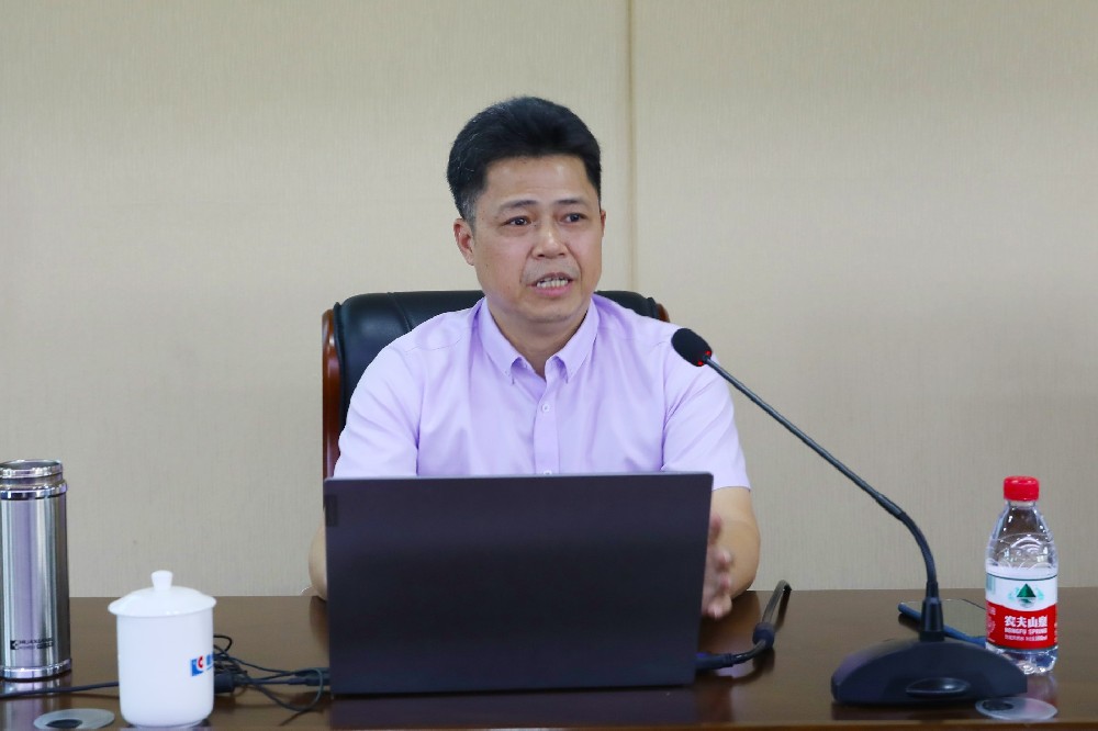 陈宝发律师应邀前往赣州发展投资控股集团进行专题授课