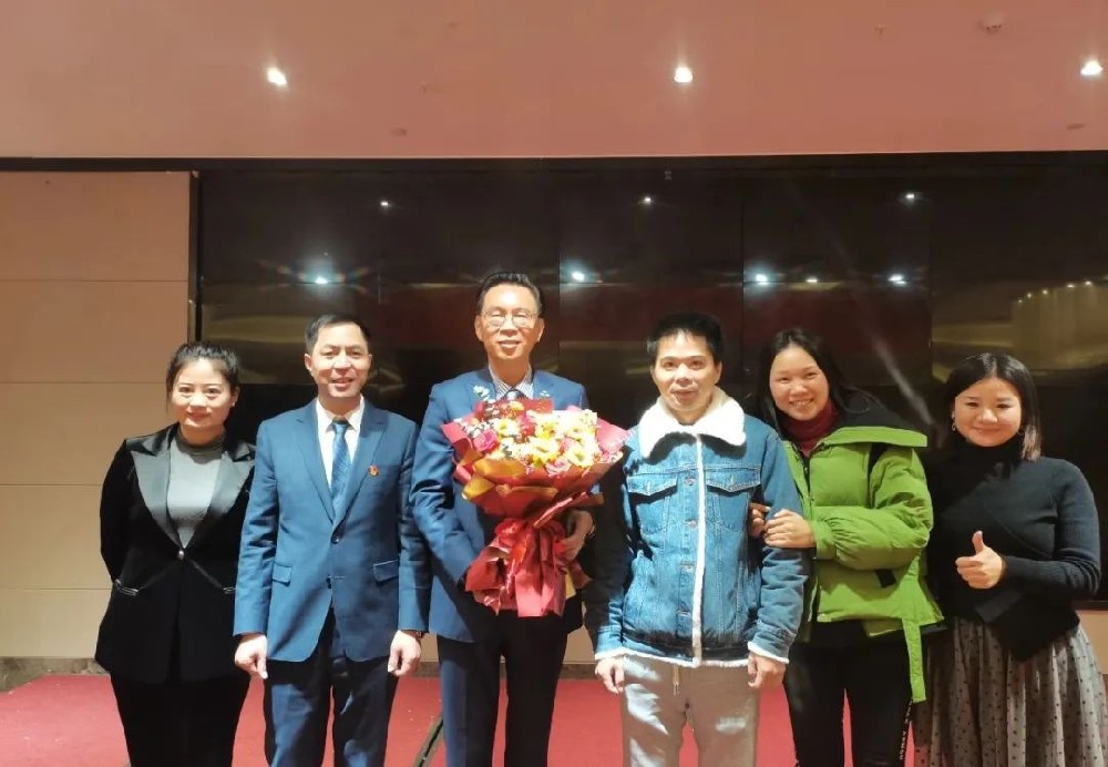 以法治视角探索新时代条件下养老规划与财富传承的新途径——廖泽方律师应邀为华夏人寿公司高净值人群授课