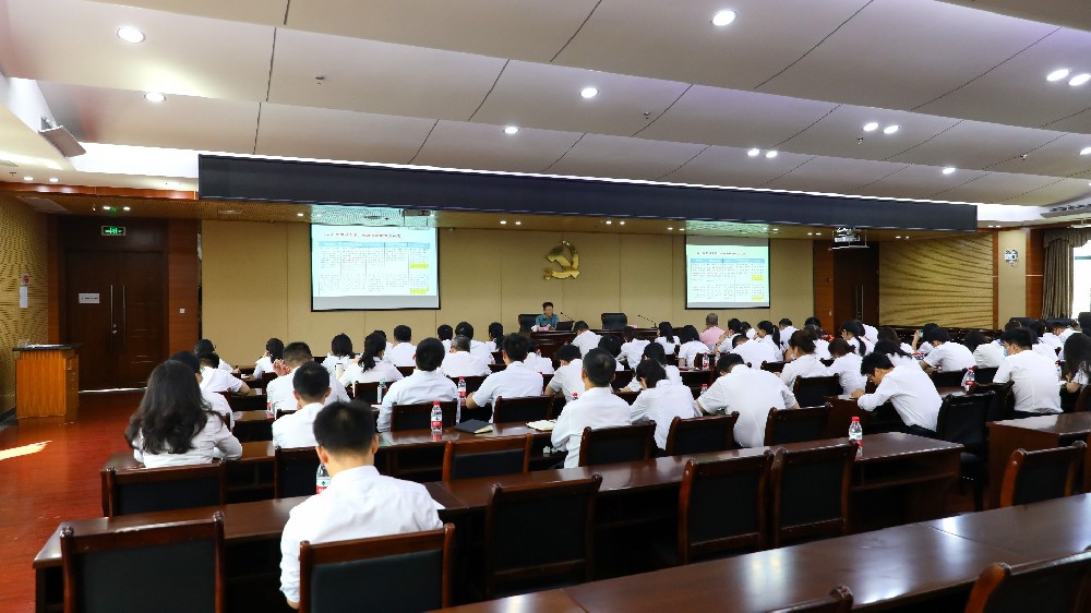 陈宝发律师受邀前往赣州发展集团开展民法典法律知识专题讲座