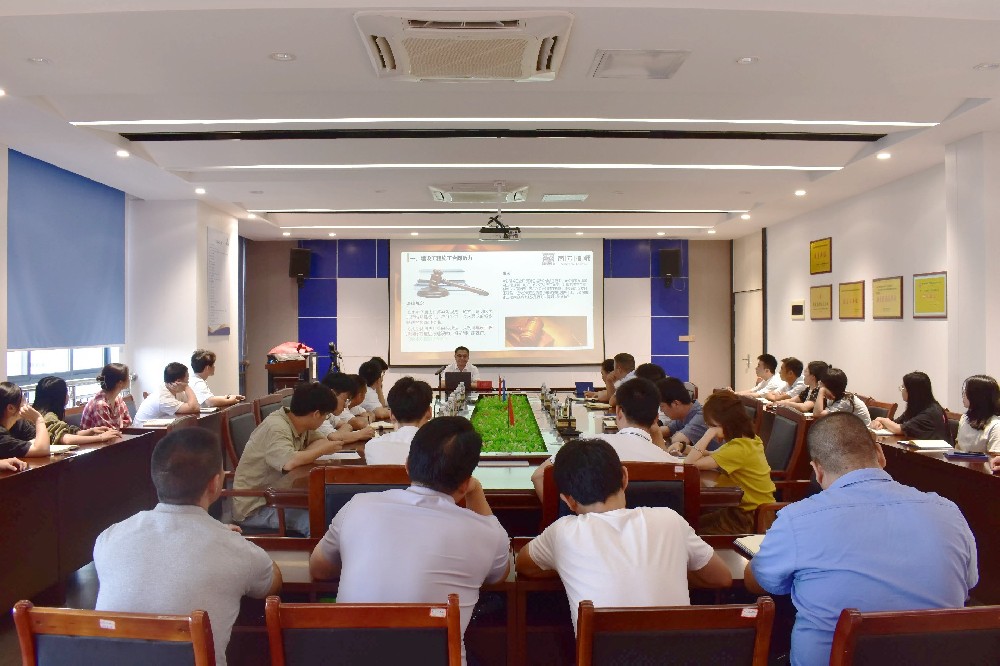 专业动态丨彭斌开展“法护营商•公益普法大讲堂”普法宣讲活动