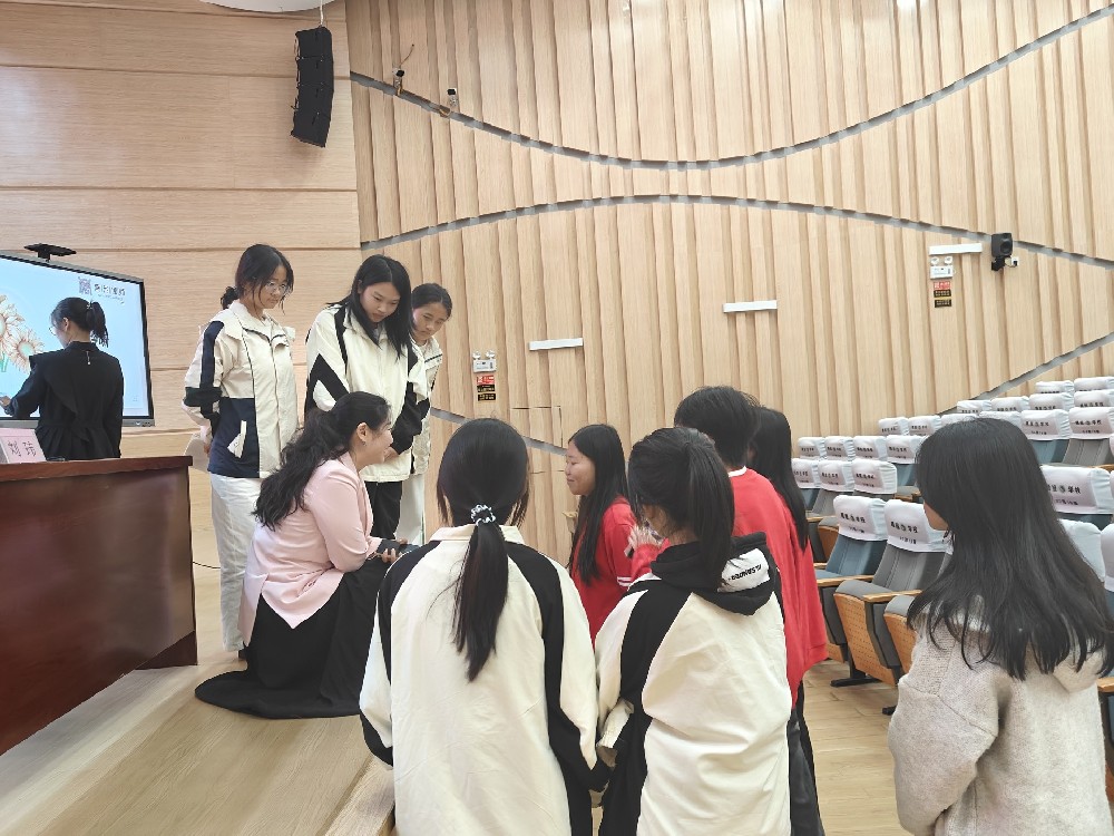 远离伤害、幸福一生——刘玮律师受邀在赣州旅游职业学校开展在校新成年女性自我保护法律知识讲座