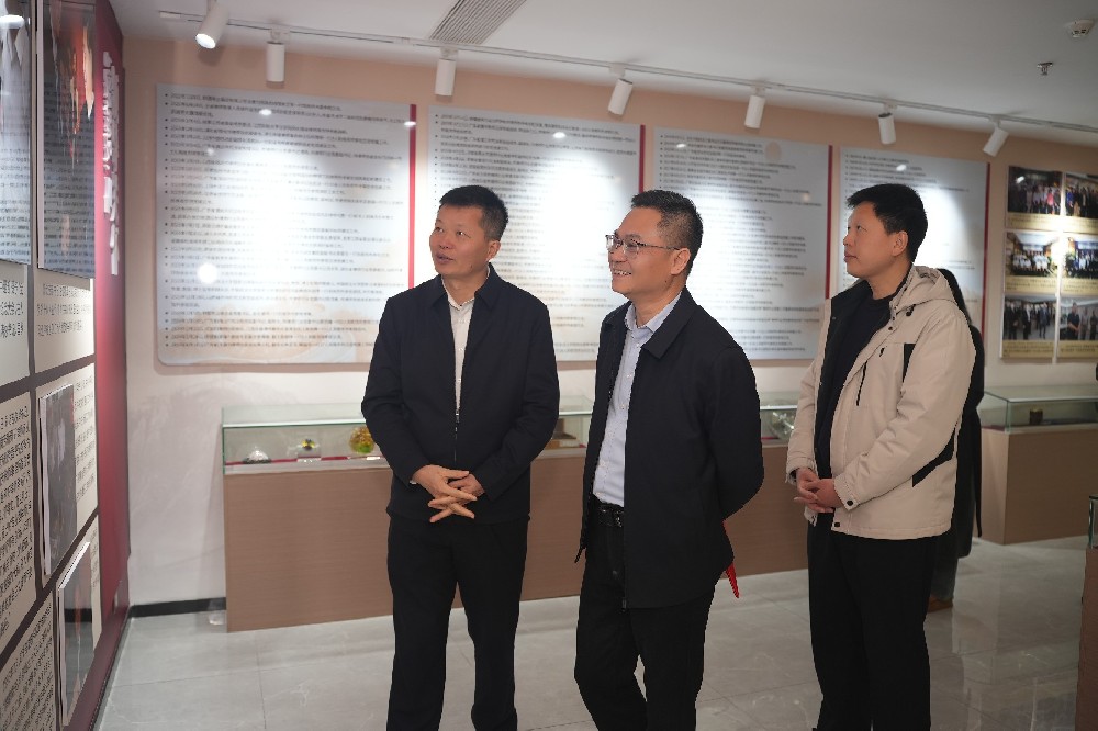 赣州监狱副监狱长邱联荣一行到南芳所参观交流