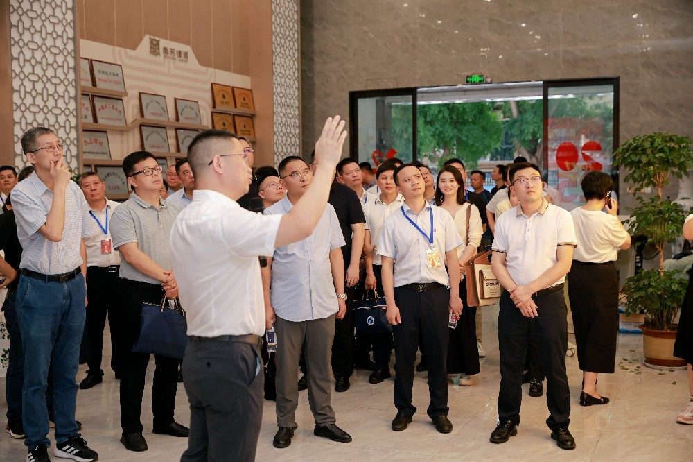 江西省律师行业党建交流会与会人员到南芳律所参观