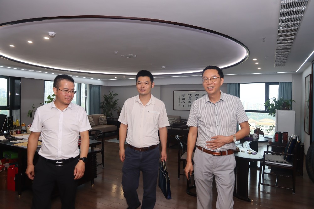 司法部朱作鑫处长到所参观调研