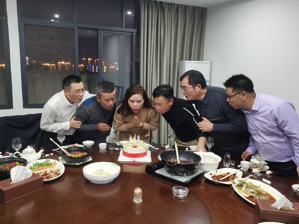 集体生日会，浓情暖人心