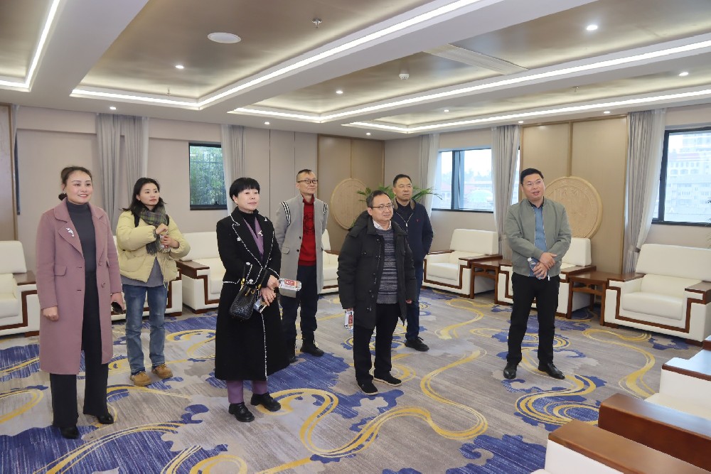 赣南师范大学音乐学院院长伍润华一行到所参观交流
