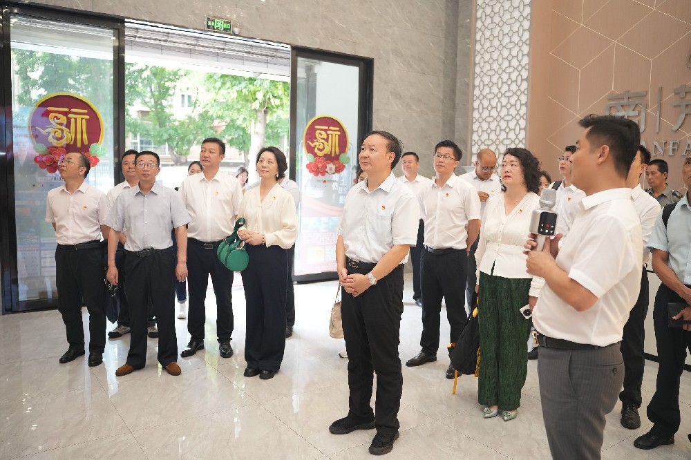 广东省律师行业党委金世章一行到南芳所参观调研
