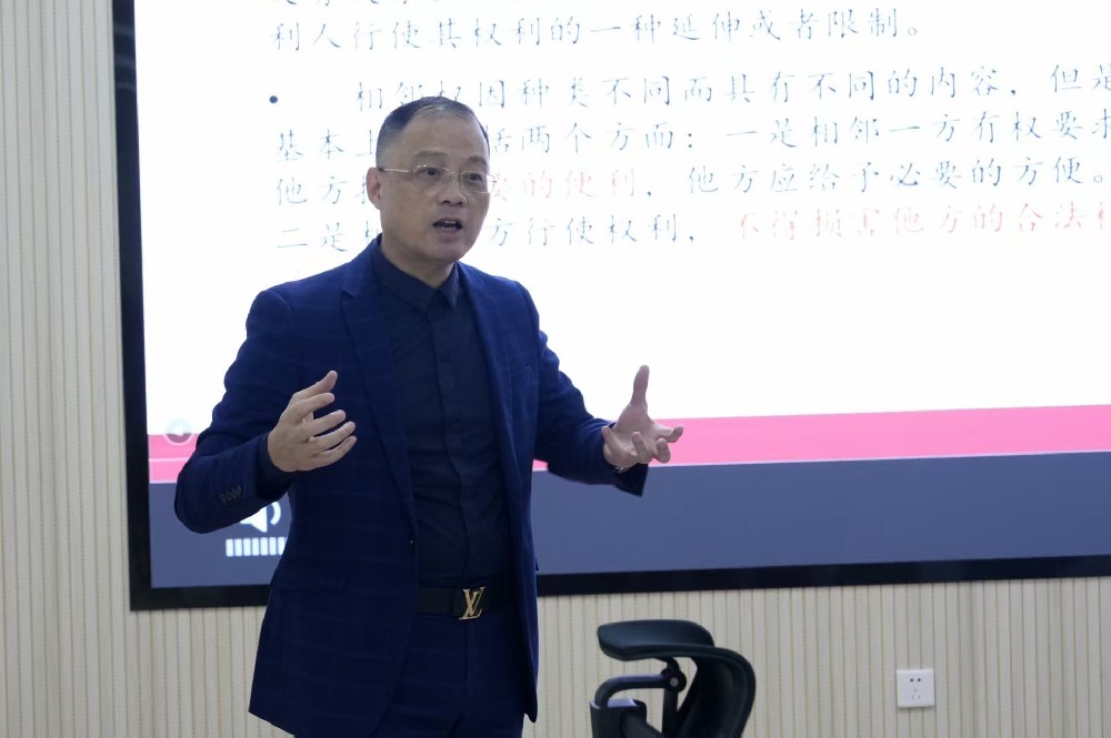 我们南芳 鱼水连心丨南芳律师走进驻赣某部队开展民法典宣讲活动
